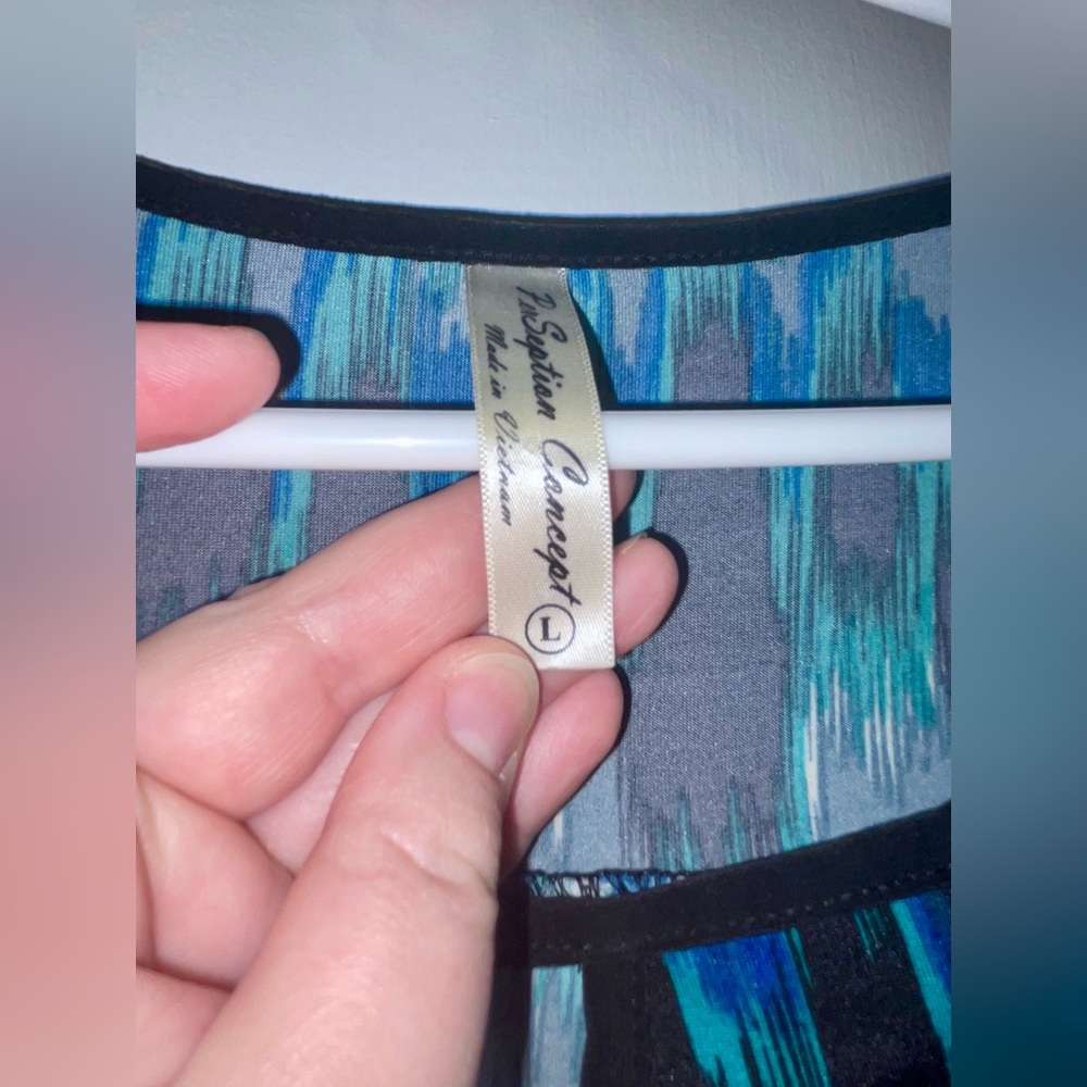 PerSeption Concept Abstract Top - Blue/Green/White/Black - Size Large - Picture 6 of 11